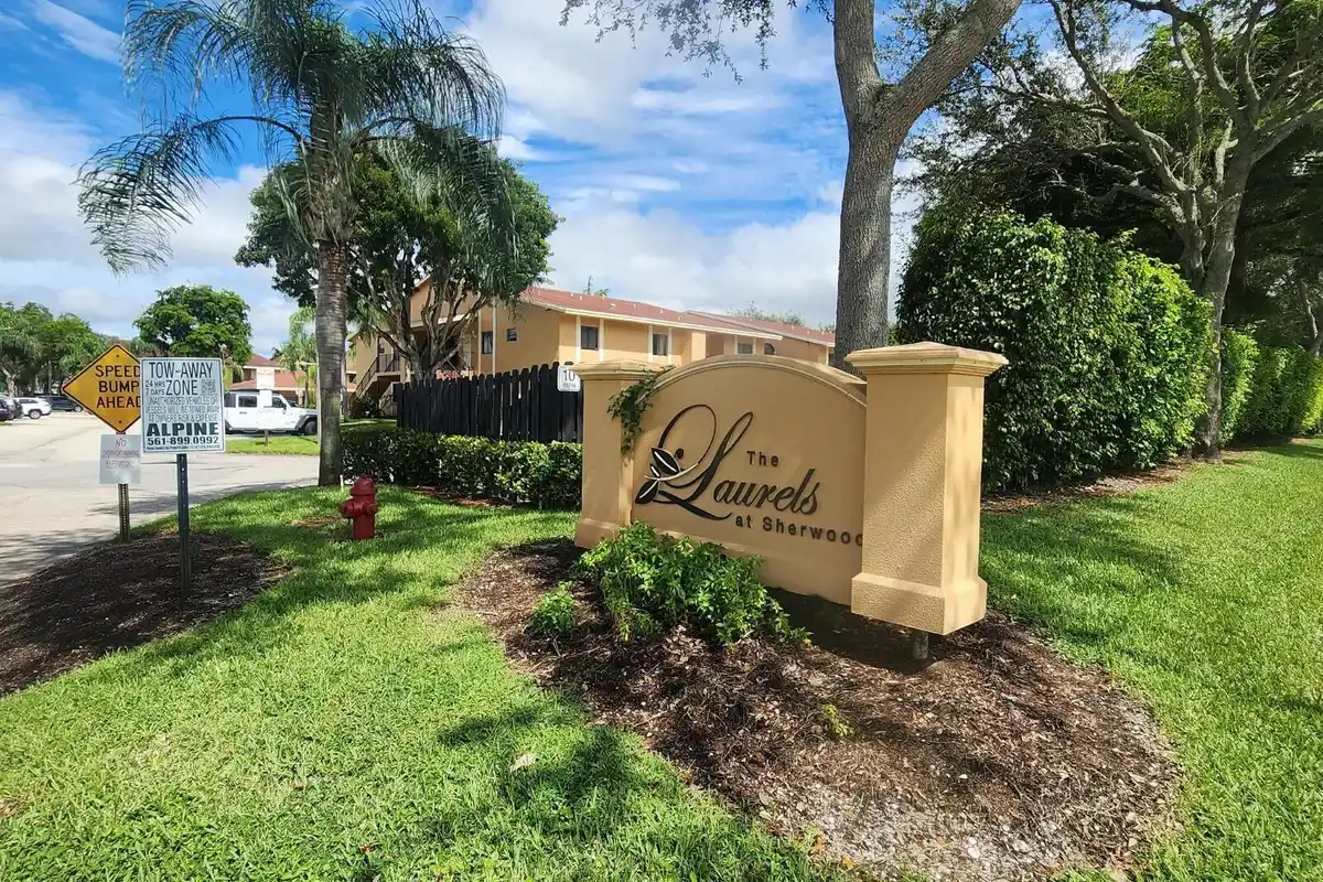 6013 10th Ave N #208, Lake Worth: photo 1 of 20