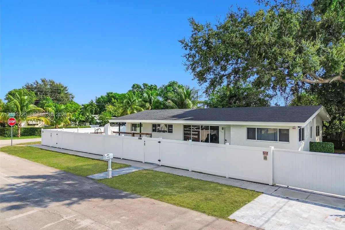 17251 NE 2nd Ct, North Miami Beach: photo 1 of 38