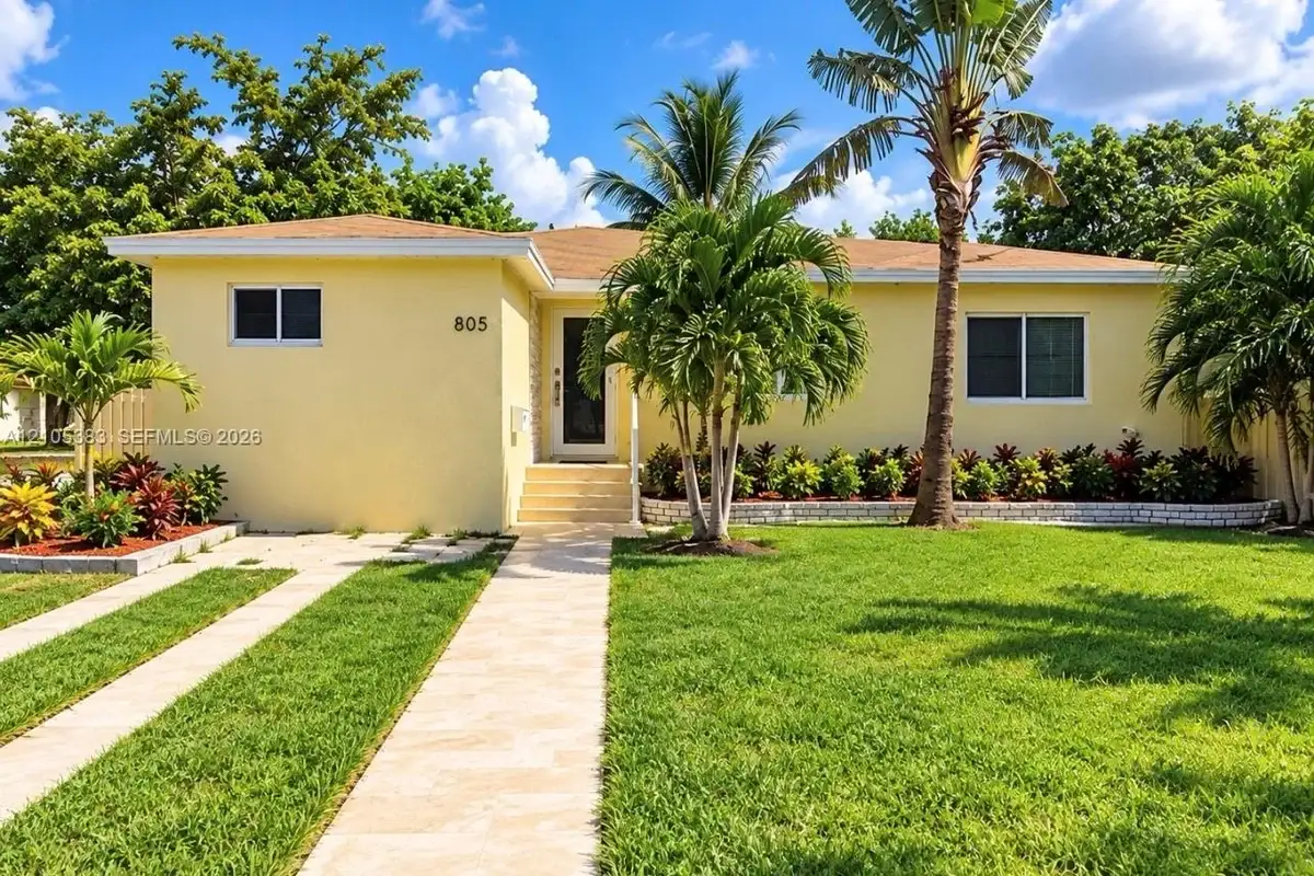 805 NE 138th St, North Miami: photo 1 of 12