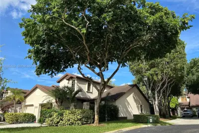 10061 SW 137th Pl, Miami: photo 1 of 15
