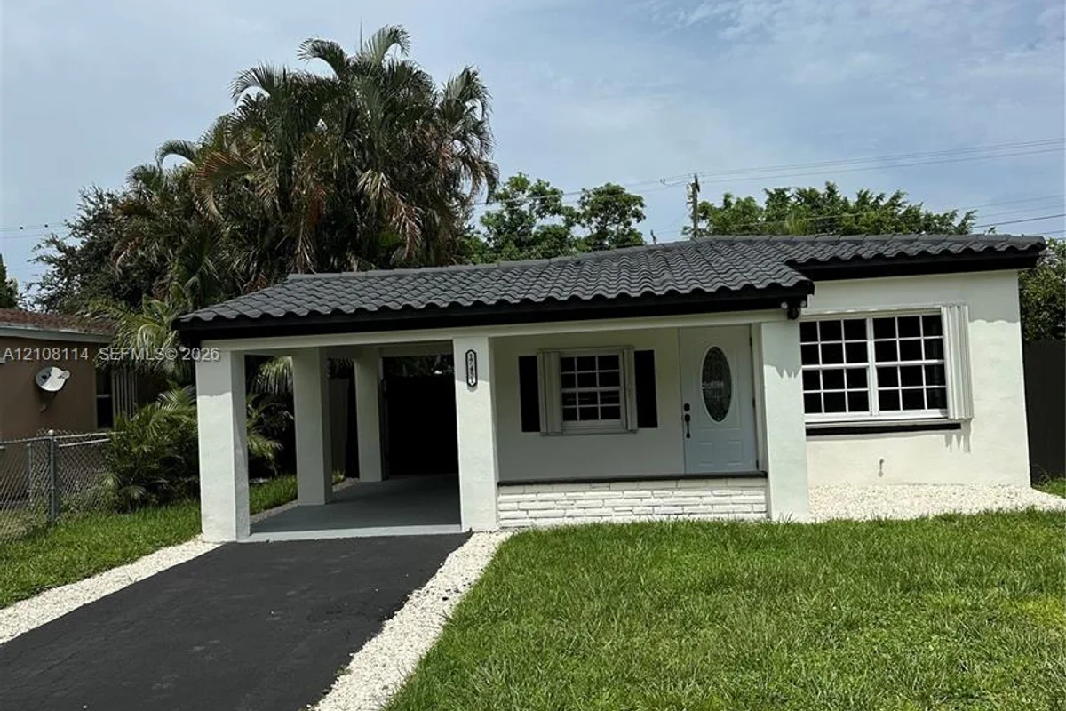 17451 NE 19th Ave, North Miami Beach: photo 1 of 23