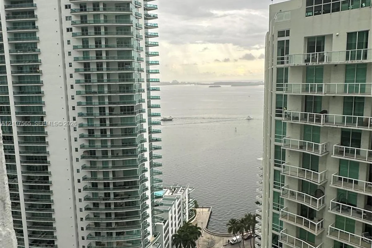 170 SE 14th St #2301, Miami: photo 1 of 14