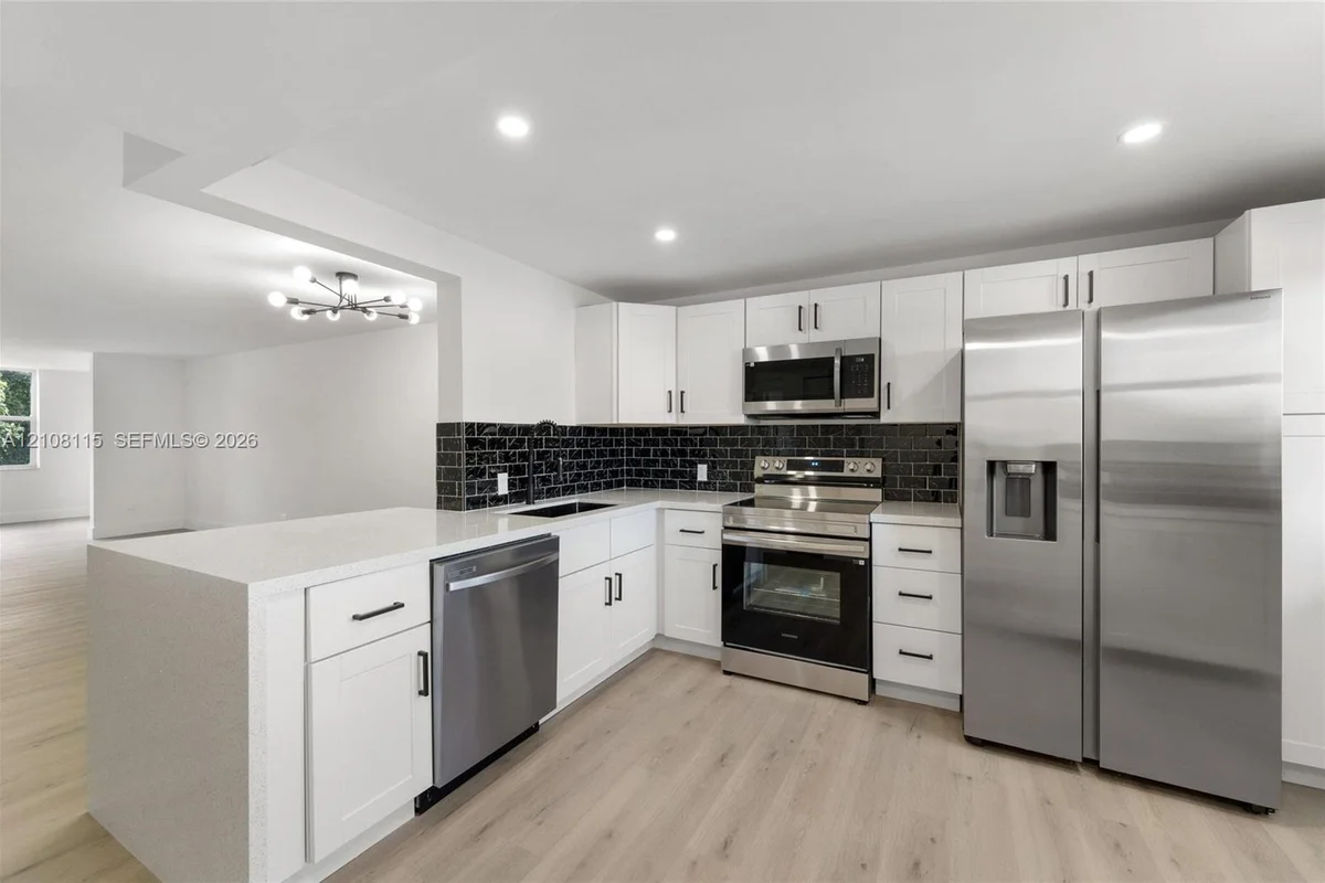 441 NE 195th St #302, Miami: photo 1 of 31