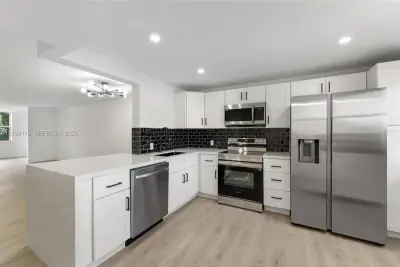 441 NE 195th St #302, Miami: photo 1 of 31