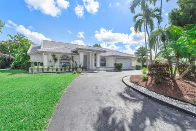 11932 NW 2nd St, Coral Springs: photo 1 of 16