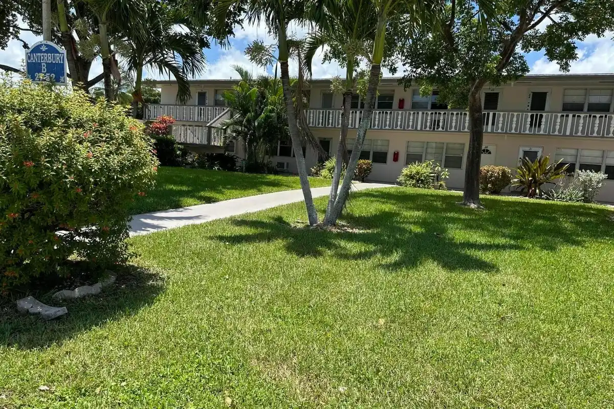 29 Canterbury B, West Palm Beach: photo 1 of 8