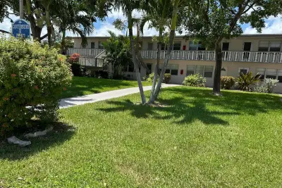 29 Canterbury B, West Palm Beach: photo 1 of 8
