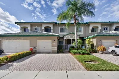 7917 Exeter Blvd E #101, Tamarac: photo 1 of 81