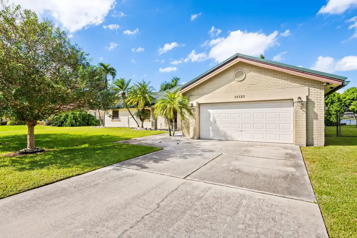 10125 SW 20th St, Davie: photo 1 of 27
