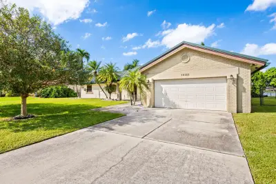 10125 SW 20th St, Davie: photo 1 of 27