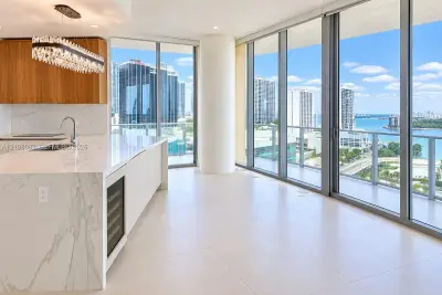 1400 Biscayne Blvd #1206, Miami: photo 1 of 29