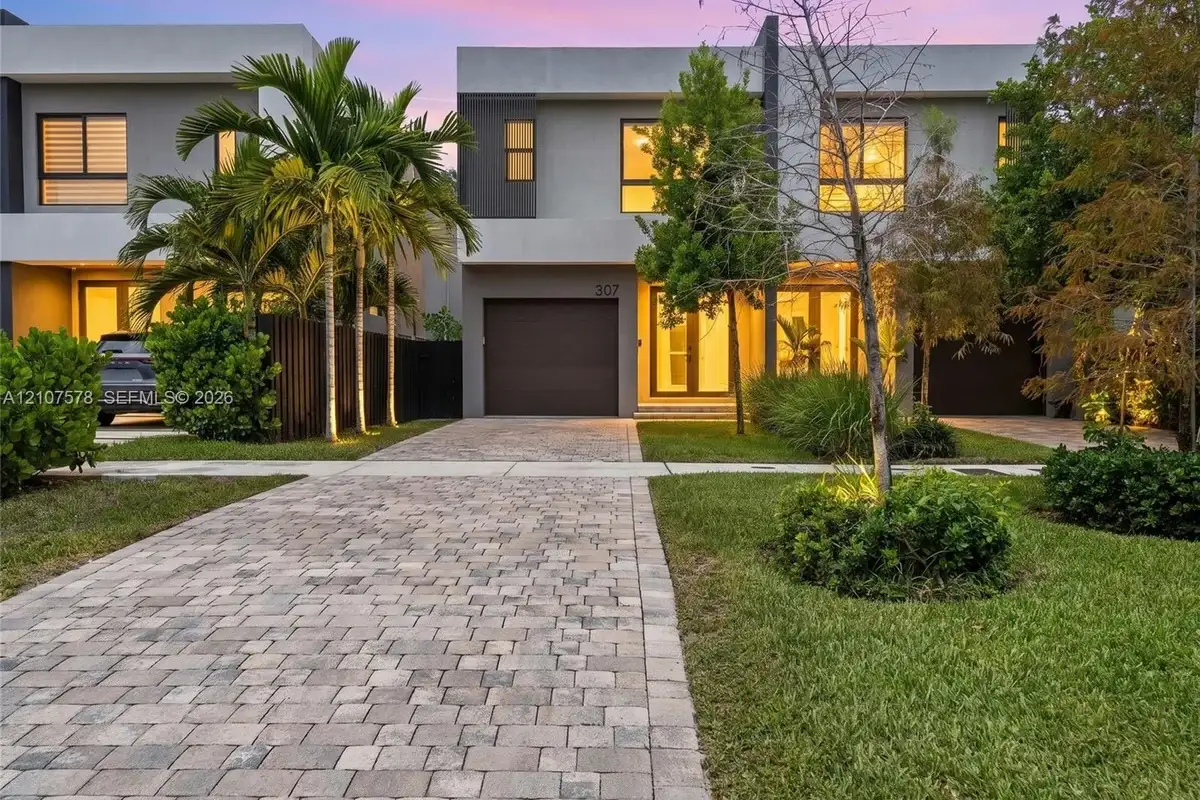 307 SW 10th St, Fort Lauderdale: photo 1 of 58