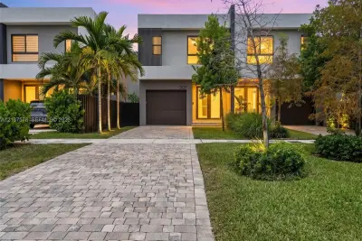 307 SW 10th St, Fort Lauderdale: photo 1 of 58