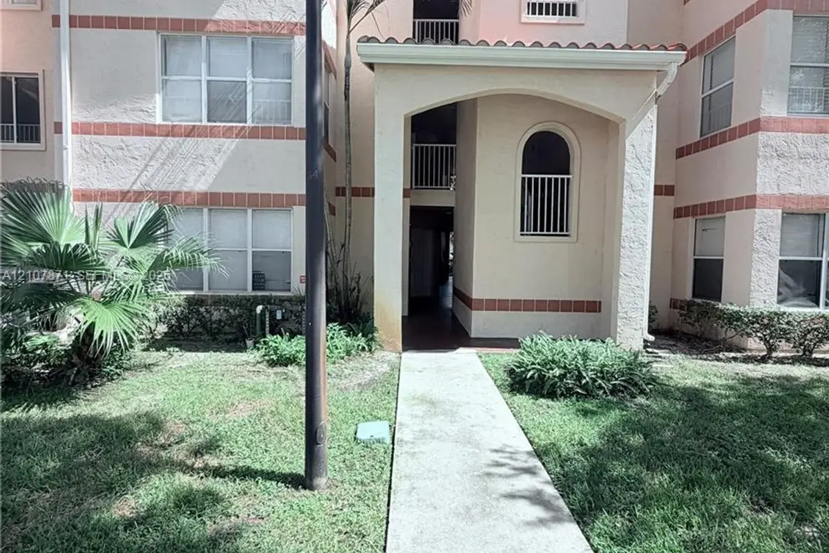 3450 N Pinewalk Dr N #438, Margate: photo 1 of 16