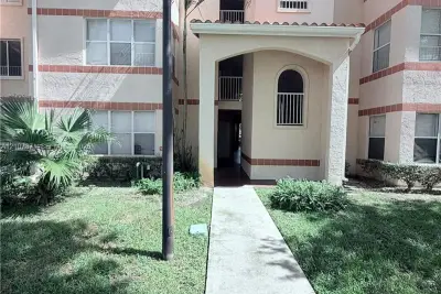 3450 N Pinewalk Dr N #438, Margate: photo 1 of 16