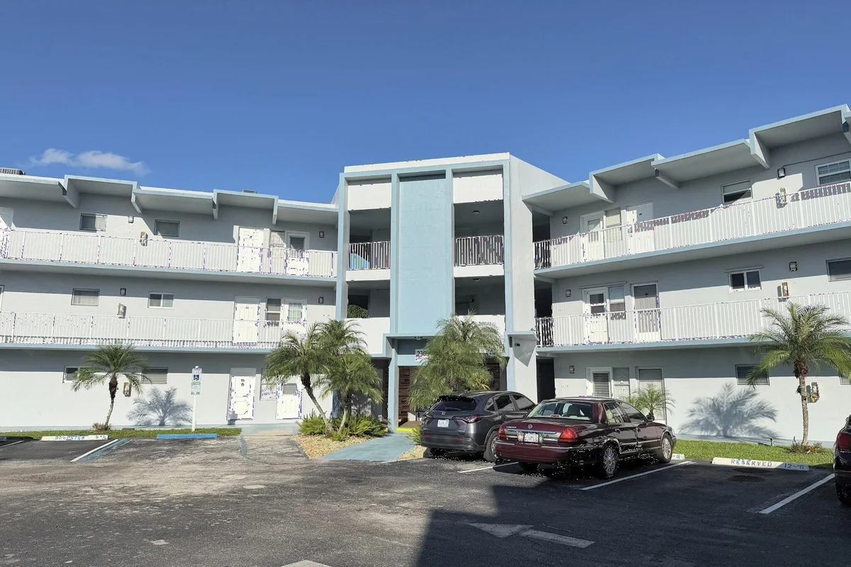 2309 Park Ln #210, Hollywood: photo 1 of 17