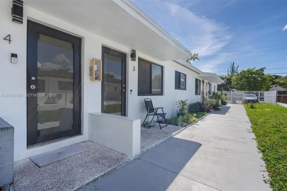 1849 NW 35th St, Miami: photo 1 of 19
