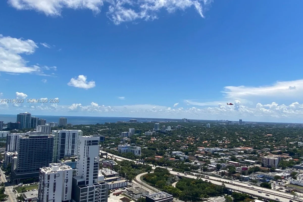 185 SW 7th St #3708, Miami: photo 1 of 39