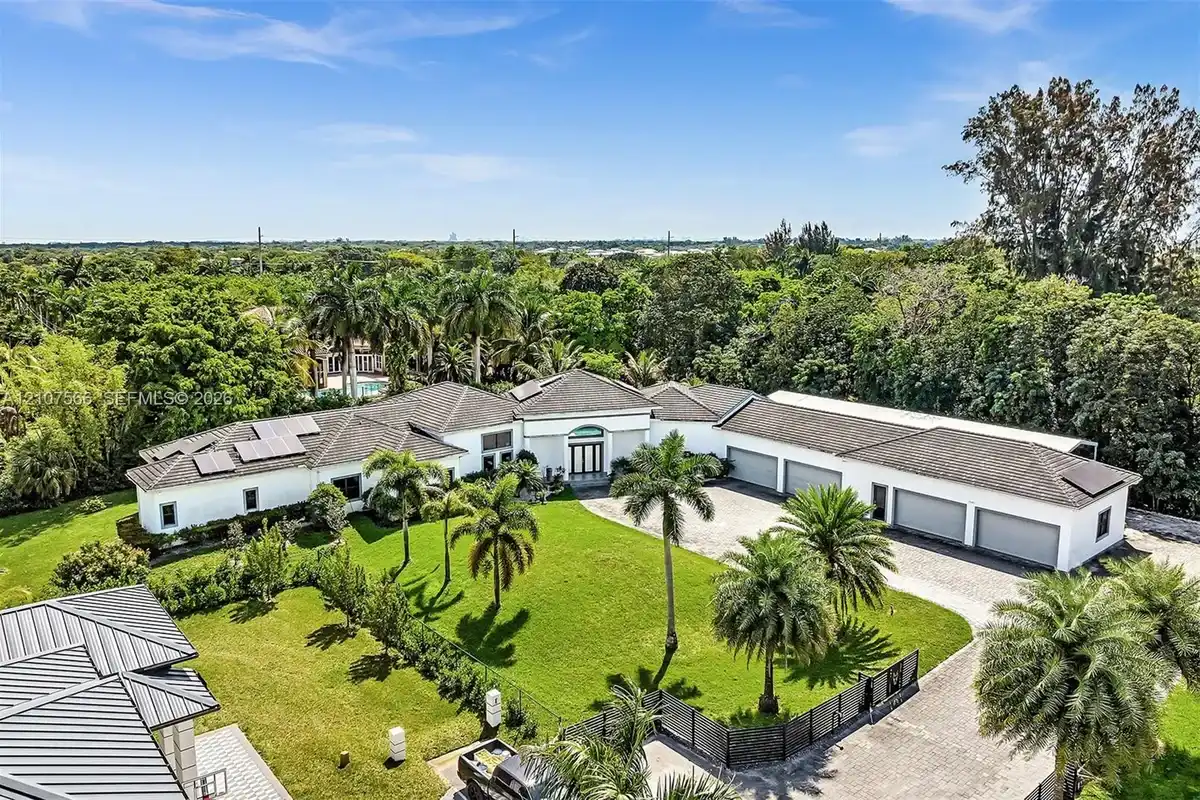 1540 SW 115th Ave, Davie: photo 1 of 55