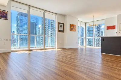 55 SE 6th St #2802, Miami: photo 1 of 15