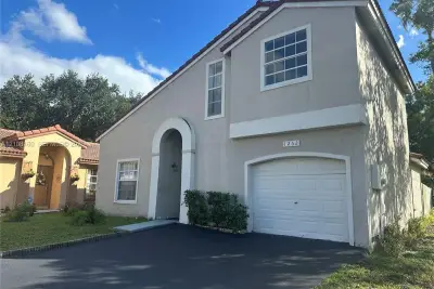 1262 NW 126th Ave, Sunrise: photo 1 of 20