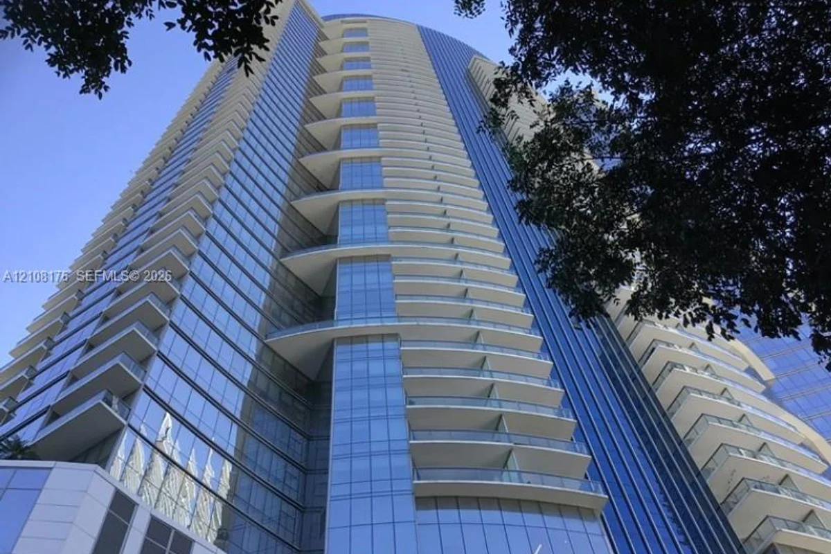 851 NE 1st Ave #4008, Miami: photo 1 of 9