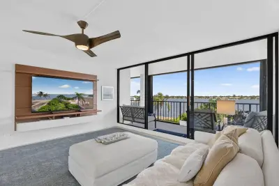 130 Lakeshore #323, North Palm Beach: photo 1 of 39