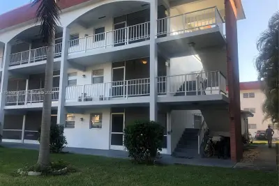 541 Blue Heron Dr #220, Hallandale Beach: photo 1 of 49