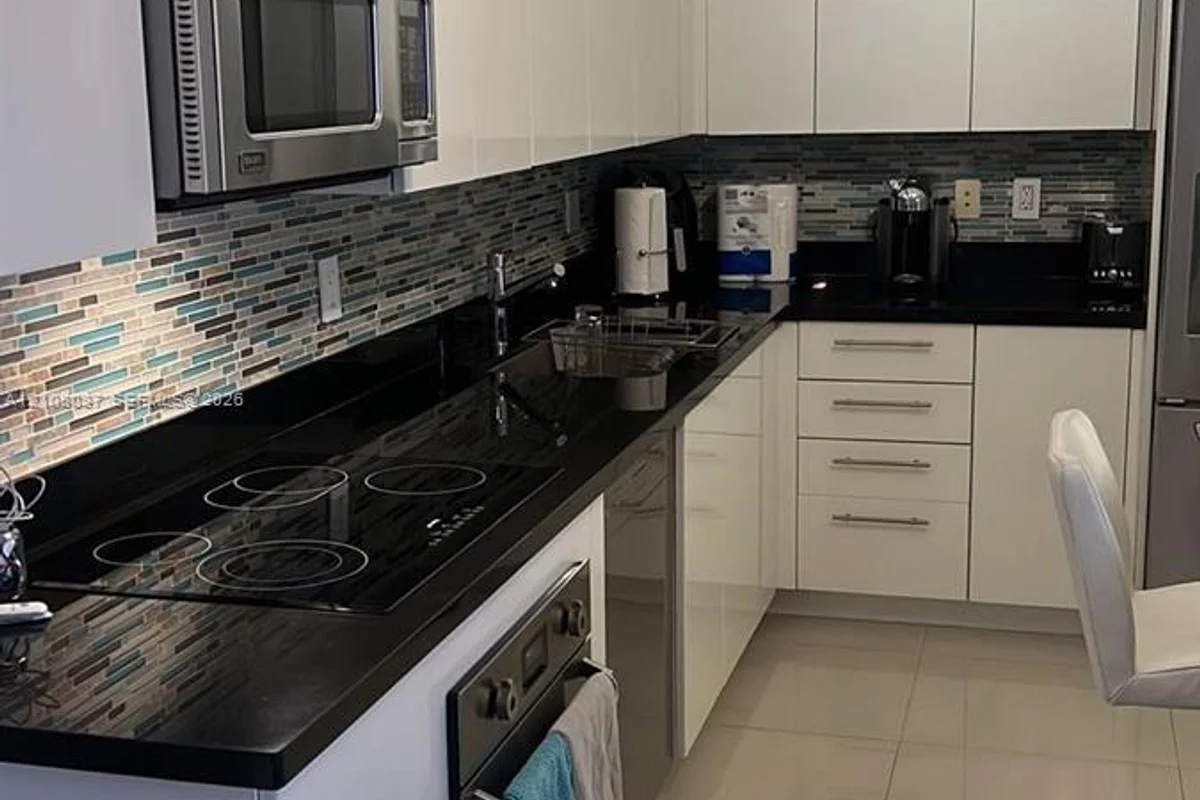 92 SW 3rd St #5008, Miami: photo 1 of 7