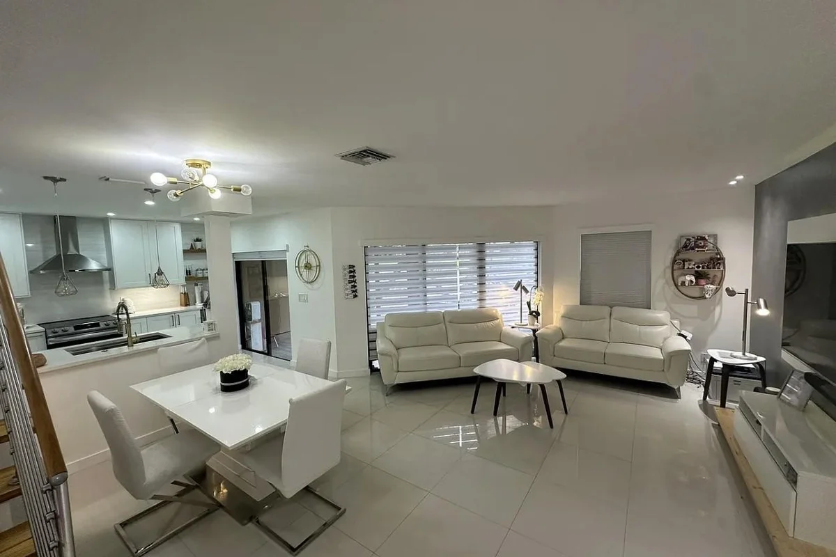 8811 W Sunrise Blvd, Plantation: photo 1 of 26