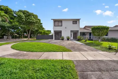 11510 SW 5th St #1, Sweetwater: photo 1 of 22