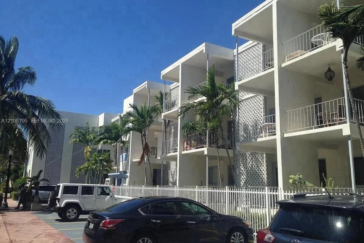 641 Espanola Way #10, Miami Beach: photo 1 of 8