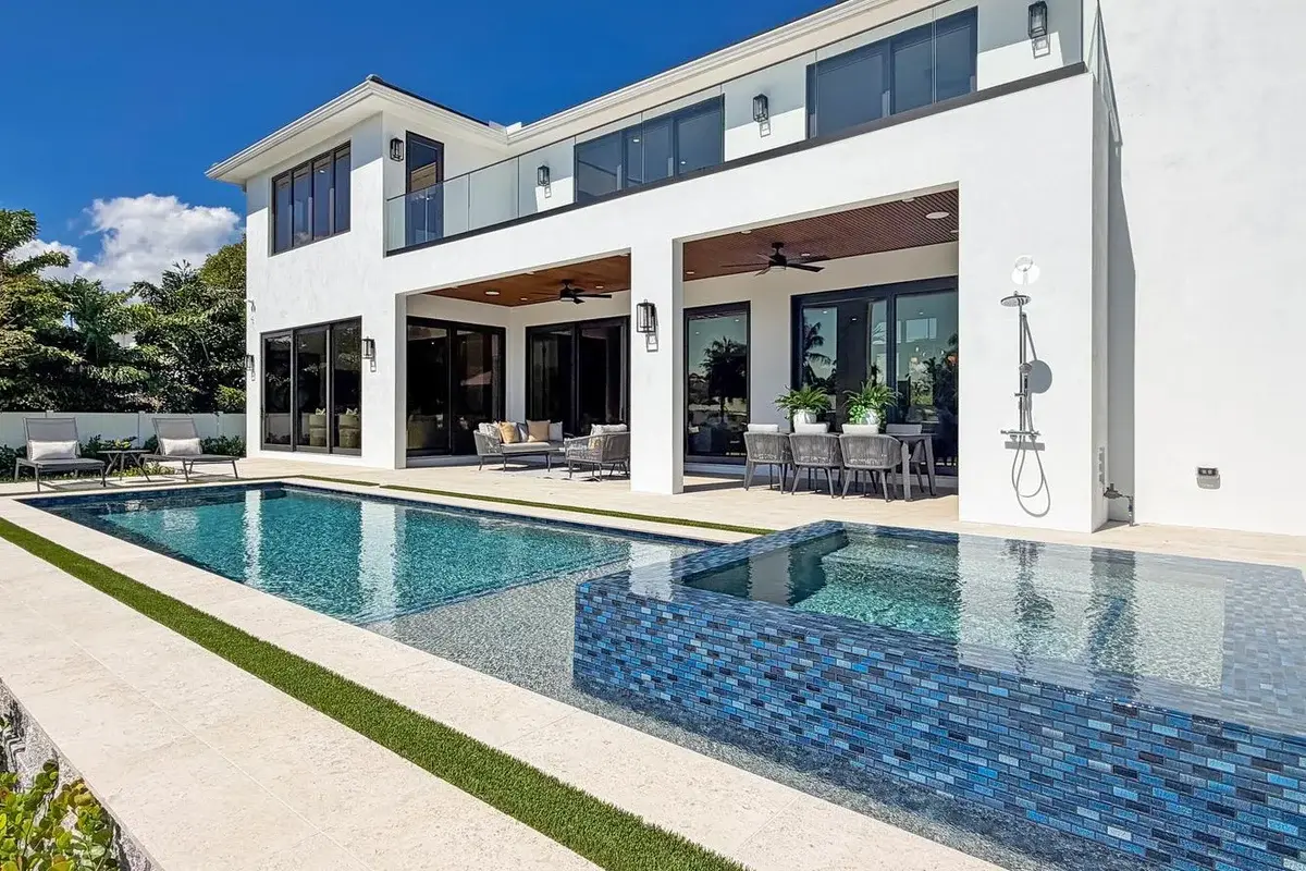 2856 NE 26th St, Fort Lauderdale: photo 1 of 74
