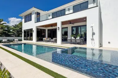 2856 NE 26th St, Fort Lauderdale: photo 1 of 74