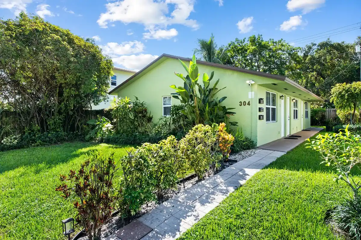 304 SW 16th Ct #1-3, Fort Lauderdale: photo 1 of 14