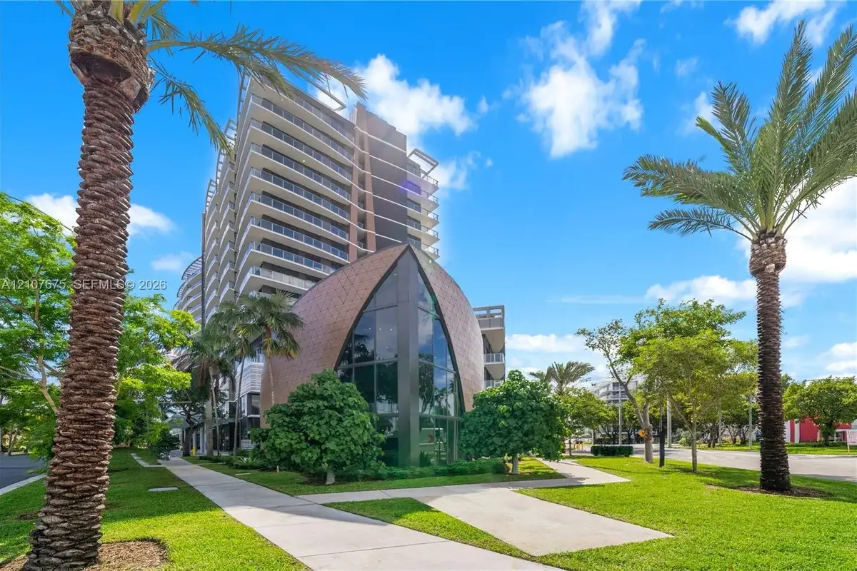 13899 Biscayne Blvd #1113, North Miami Beach: photo 1 of 10