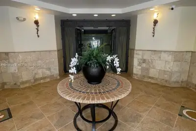 Condo in Sunrise: photo 1 of 13