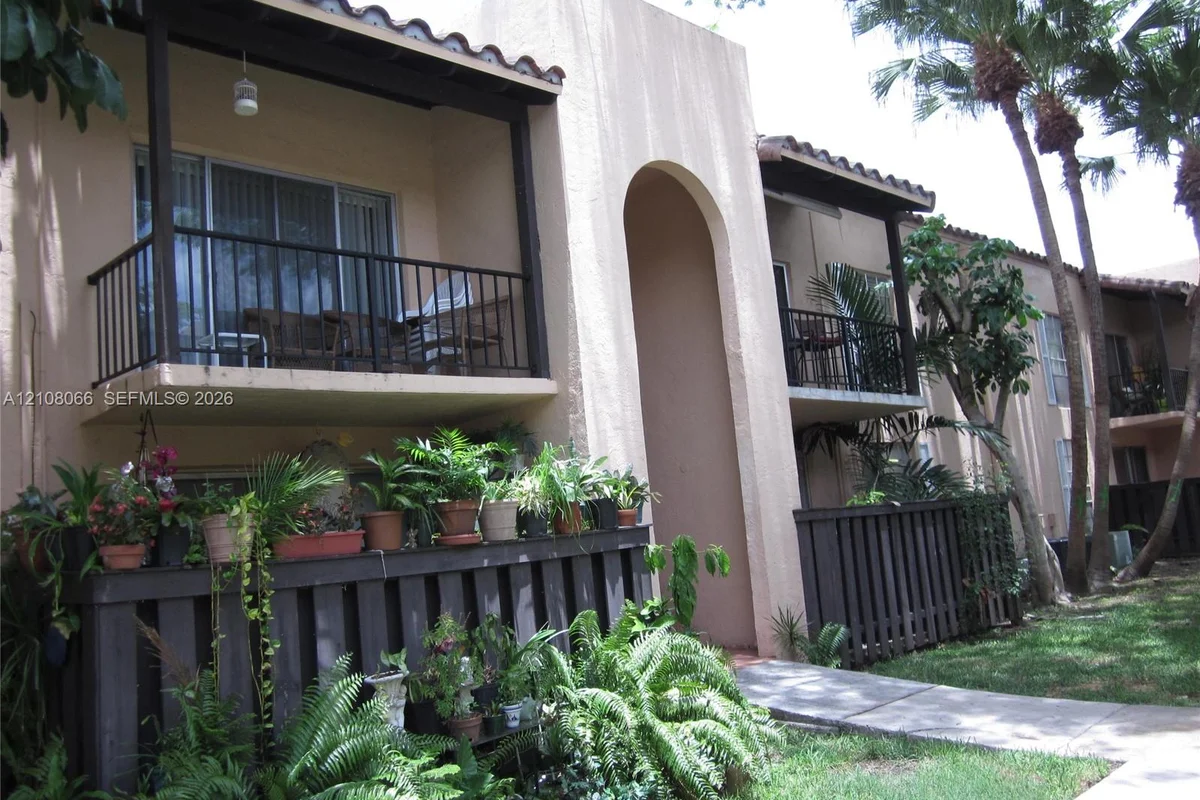 10810 N Kendall Dr #Q-18, Miami: photo 1 of 22