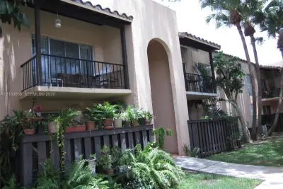 10810 N Kendall Dr #Q-18, Miami: photo 1 of 22