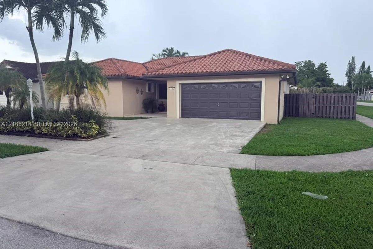 3381 SW 140th Ave, Miami: photo 1 of 26