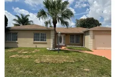 8211 NW 66th Ter, Tamarac: photo 1 of 18