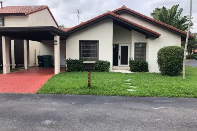 9044 SW 112 Ct, Miami: photo 1 of 19