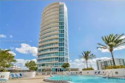 480 NE 30th St #1005, Miami: photo 1 of 9