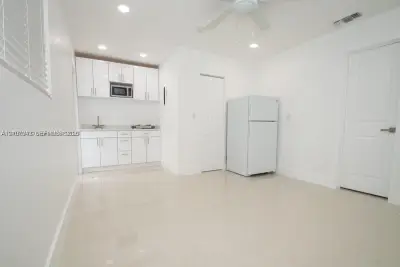 233-b NW 53rd Ave #1, Miami: photo 1 of 15
