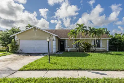 8800 Placid Ter, Lake Worth: photo 1 of 38