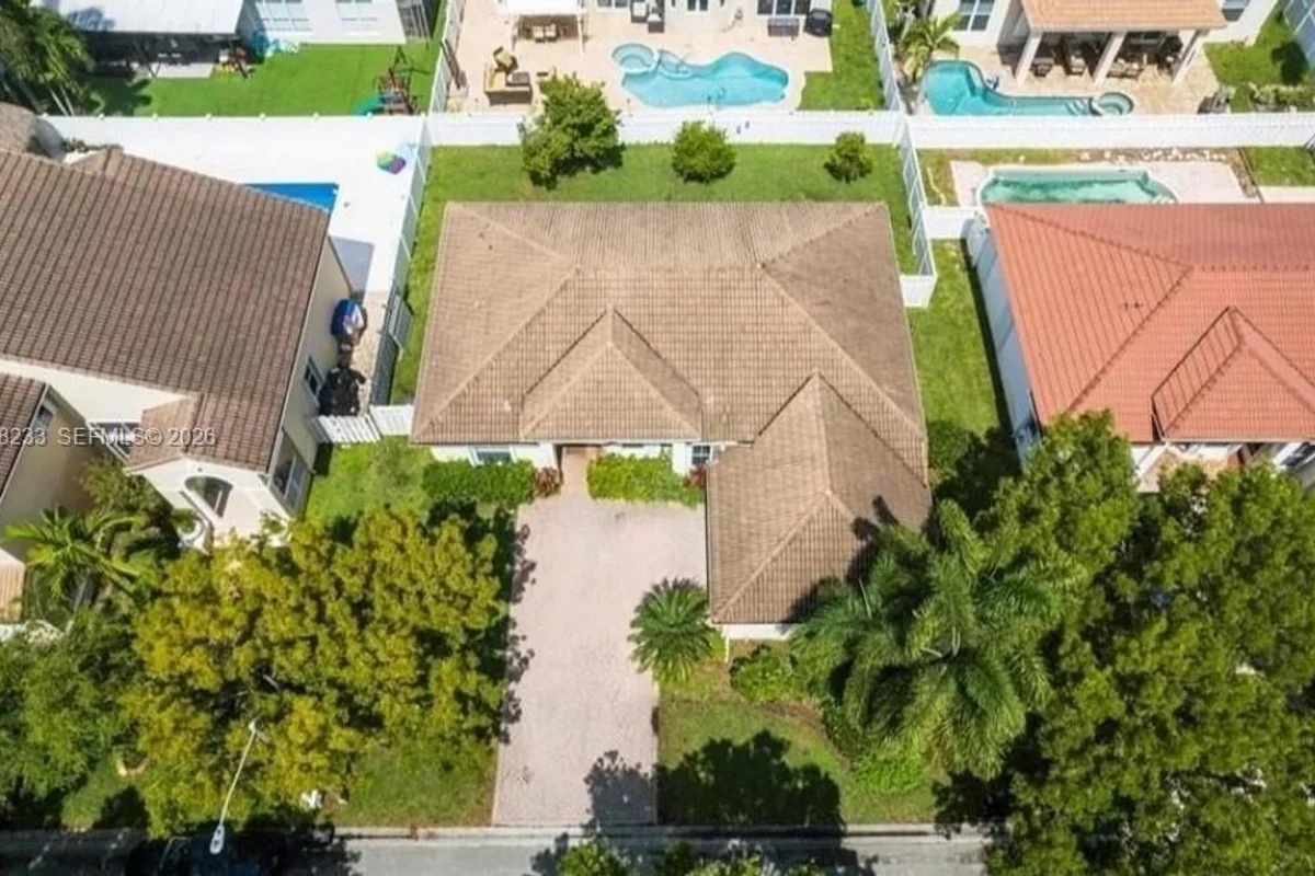 5333 SW 34th Ave, Hollywood: photo 1 of 5