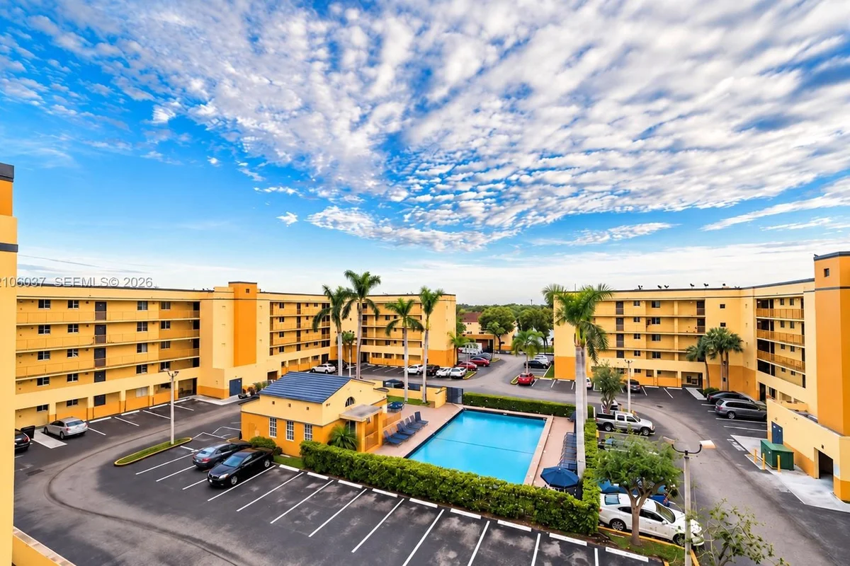14951 SW 82nd Ln #17-504, Miami: photo 1 of 18