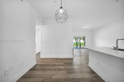 7340 NW 114th Ave #205, Doral: photo 1 of 37