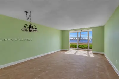 2910 Point East Dr #M108, Aventura: photo 1 of 28
