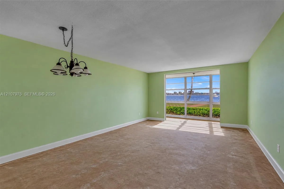 2910 Point East Dr #M108, Aventura: photo 1 of 28